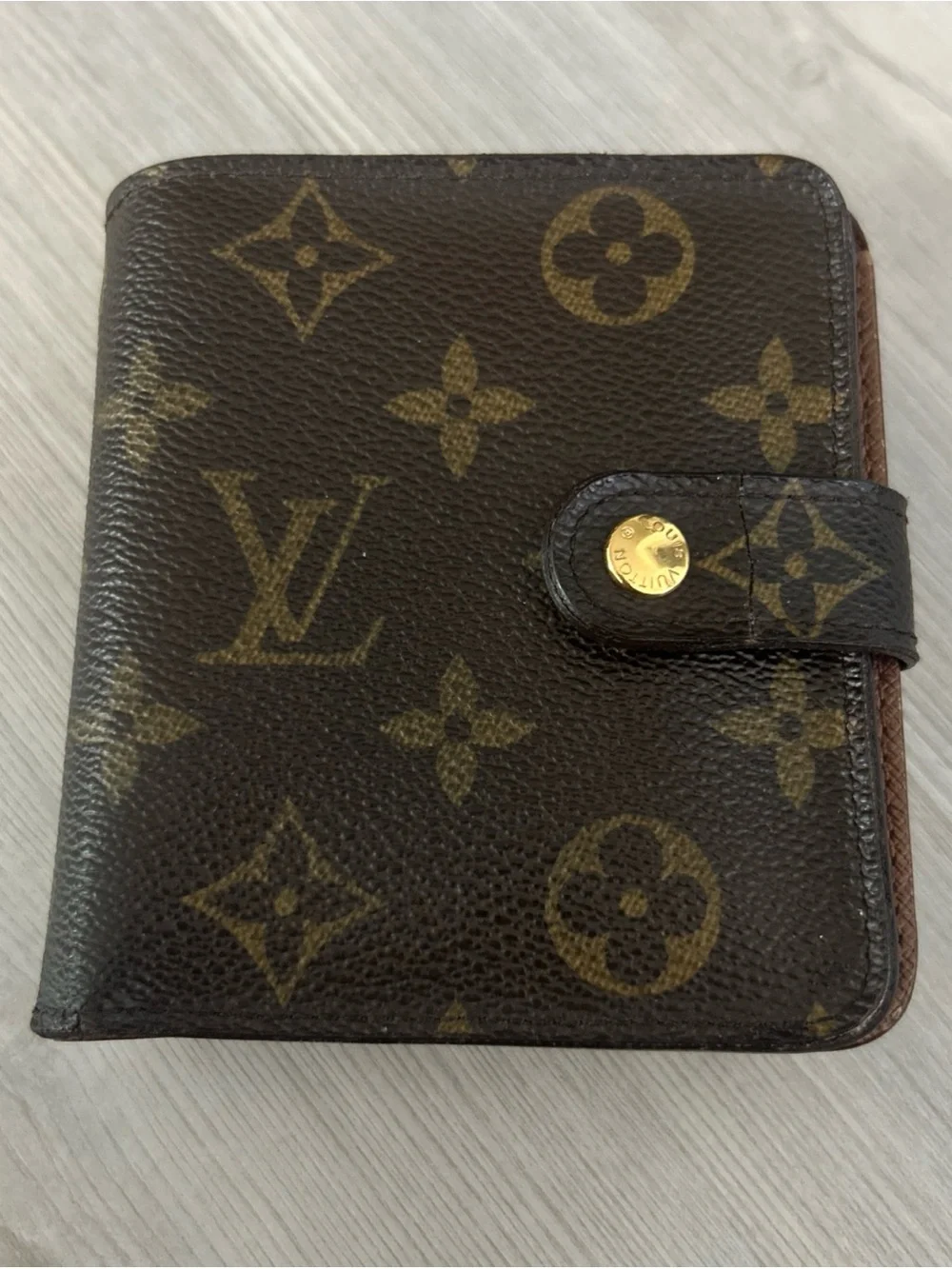 Louis Vuitton Classic Compact Zippe Wallet